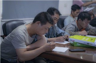 朝陽集團(tuán)開展行車和有限作業(yè)空間安全操作培訓(xùn)、道路交通安全培訓(xùn)